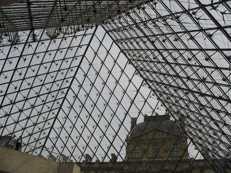 Парижский Лувр может открыться в начале июля