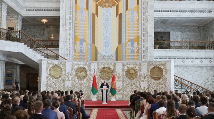 Лукашенко испытал чувство гордости за страну и «воспел» порядочность и справедливость