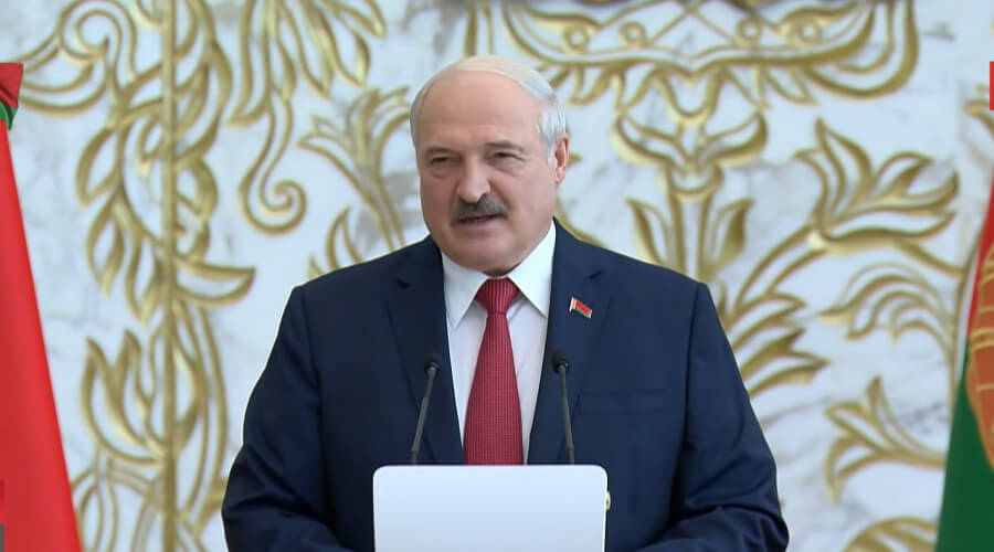 «За высказывания и репосты»: Лукашенко напутствовал выпускников прозрачными намёками об их поведении