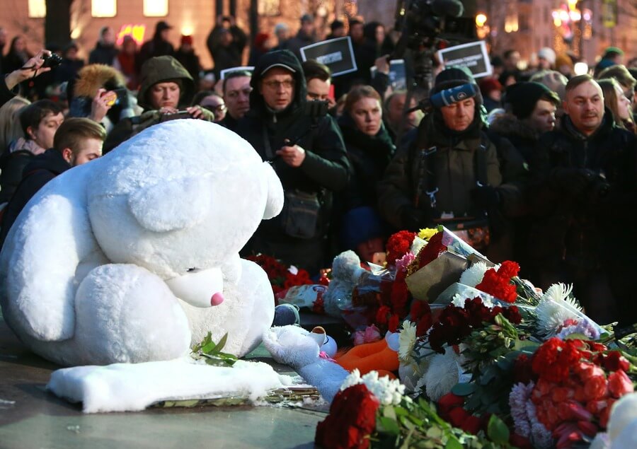 В Москве почтили память жертв пожара в ТЦ