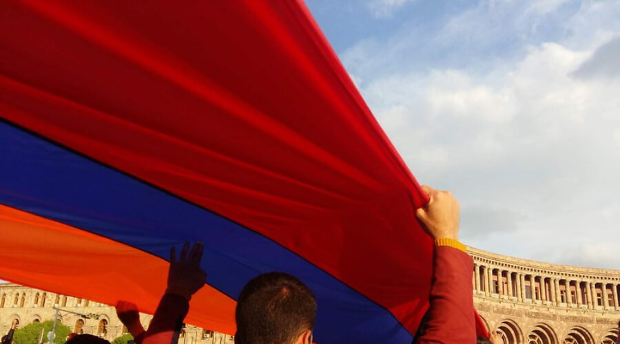 Недовольный правительством президент Армении хочет переписать конституцию
