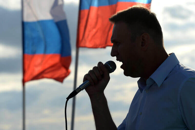 В России продолжают задерживать сторонников Навального