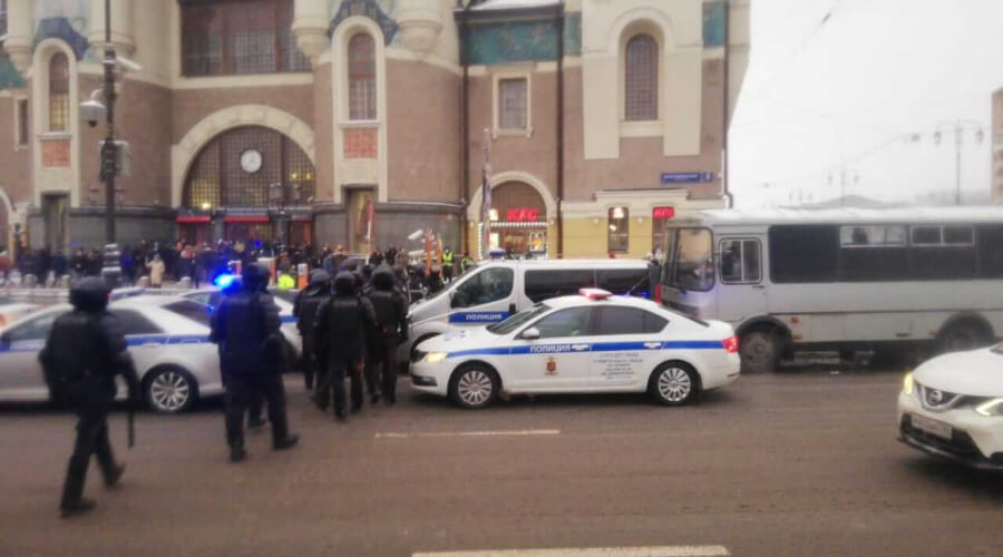 Полиция открестилась от распыления газа на акции в Петербурге