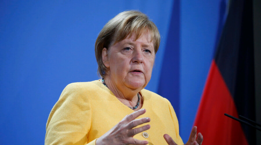 Ангела Меркель стала оправдываться за начало переговоров с «Талибаном»*