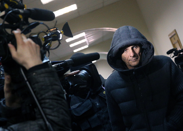 Александр Хорошавин, подозреваемый в получении взятки в особо крупном размере, в Басманном суде